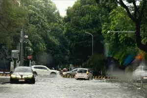 Tuyến đường Triệu Quốc Đạt (phường Hạc Thành) bị ngập cục bộ