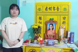 Mẹ mất, em trai bị thiểu năng trí tuệ