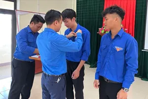 Quảng Trị: Hai thanh niên được trao Huy hiệu “Tuổi trẻ dũng cảm” vì cứu người đuối nước