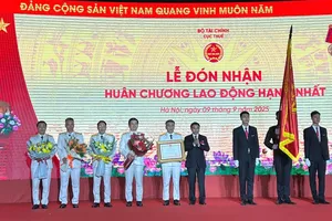 Cục Thuế đón nhận Huân chương Lao động hạng Nhất 