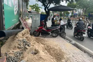 TPHCM: Tăng cường xử lý vi phạm lấn chiếm lòng đường, vỉa hè