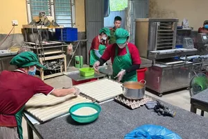 Công an Đà Nẵng phát hiện nhiều cơ sở sản xuất, kinh doanh bánh Trung thu vi phạm quy định về an toàn thực phẩm. Ảnh: CACC