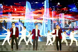 Nhóm MTV tham gia biểu diễn nhiều chương trình tại các ngày lễ lớn của TPHCM. Ảnh: THÚY BÌNH