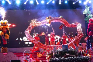 Rực rỡ đêm hội “Trung thu Thành cổ Sơn Tây - Xứ Đoài”