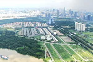  Khu đất tại khu đô thị Thủ Thiêm, TPHCM. Ảnh: HOÀNG HÙNG