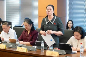 Các đại biểu Quốc hội thảo luận chiều 21-10