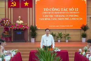 Đồng chí Trần Văn Tuấn làm tổ trưởng Tổ công tác số 12 giám sát tại các phường: Linh Xuân, Tam Bình và Tăng Nhơn Phú