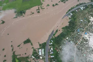 Lâm Đồng: Quốc lộ 1A qua xã Lương Sơn ngập sâu, giao thông ách tắc