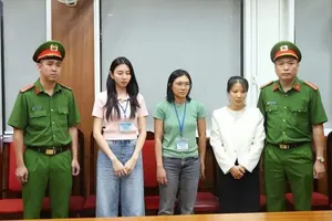 Nguyễn Thúc Thùy Tiên (thứ 2 từ trái qua) bị bắt tháng 5-2025. Ảnh: BỘ CÔNG AN