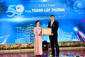 Trường Cao đẳng Du lịch Vũng Tàu được Bộ VH-TT-DL tặng Bằng khen.