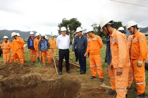 Điện lực Lâm Đồng nỗ lực khôi phục hệ thống điện sau lũ