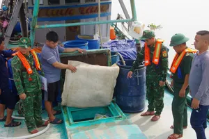 Phát hiện tàu vận chuyển hơn 5.000 lít dầu DO không rõ nguồn gốc