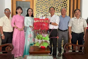 Lãnh đạo Ủy ban MTTQ Việt Nam TPHCM thăm, chúc mừng các chức sắc tôn giáo