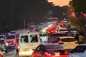 Măng Đen đông nghịt khách ngày đầu năm mới