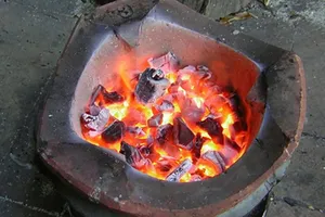 Nhiều người ngộ độc khí CO do đốt than, củi sưởi ấm