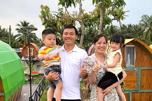 Gia đình bên nhau vui vẻ và hạnh phúc trong những ngày tết. Ảnh: THU HƯỜNG