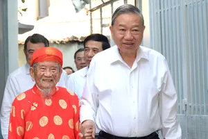 Tổng Bí thư Tô Lâm thăm, chúc tết nhà nghiên cứu Nguyễn Đình Tư