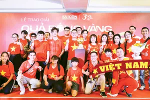 Người hâm mộ đến dự Gala trao giải Quả bóng vàng Việt Nam 2025