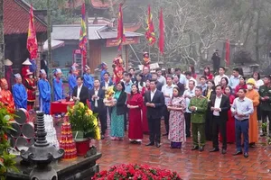 Dâng hương khai hội mùa Xuân Côn Sơn - Kiếp Bạc