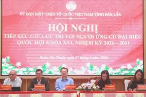 Các ứng cử viên ĐBQH khóa XVI tiếp xúc cử tri tại Đắk Lắk