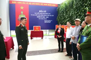 Công an Hà Nội đồng loạt kiểm tra, bảo đảm an toàn khu vực bỏ phiếu