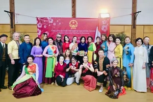 Cộng đồng người Việt ở Canada dự tiệc mừng Xuân Bính Ngọ do Tổng lãnh sự quán Việt Nam tại Vancouver, Canada tổ chức 