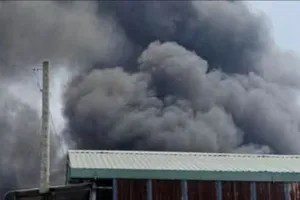 Khống chế đám cháy xưởng sản xuất phao bơi ở xã Bình Mỹ