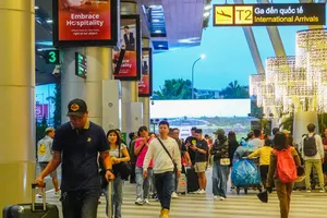 Du khách quốc tế đến Đà Nẵng qua Cảng hàng không quốc tế Đà Nẵng. Ảnh: XUÂN QUỲNH
