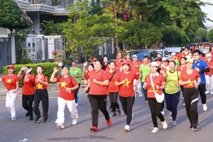 Hơn 500 người tham dự Ngày chạy Olympic tại phường Bình Trưng 