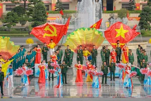 Gần 3.000 cán bộ, chiến sĩ lực lượng vũ trang Quân khu 7 đồng diễn chào mừng các ngày lễ lớn