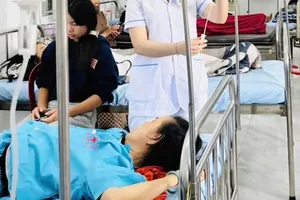 Vụ nghi ngộ độc bánh mì: Đã có 83 bệnh nhân nhập viện