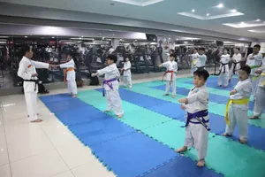 Các võ sinh tập luyện karate tại CLB thể thao Hồ Xuân Hương