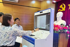 Kiosk thông minh giúp làm thủ tục hành chính dưới 5 phút