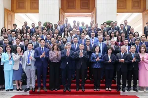 Thủ tướng Lê Minh Hưng với đoàn doanh nghiệp cấp cao USABC, chiều 16-4. Ảnh: VIẾT CHUNG