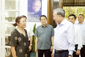 Tổng Bí thư, Chủ tịch nước Tô Lâm thăm hỏi thân nhân gia đình Tổng Bí thư Nguyễn Văn Linh