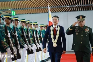 Lễ đón Thủ tướng Lê Minh Hưng tham dự Hội nghị Cấp cao ASEAN lần thứ 48 tại sân bay quốc tế Mactan, Cebu, Philippines. Ảnh: TTXVN