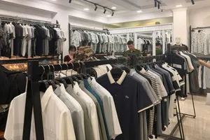 Phát hiện nhiều sản phẩm thời trang có dấu hiệu giả mạo nhãn hiệu