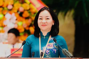Bà Trương Thị Bích Hạnh, Ủy viên Ban Thường vụ Thành ủy, Phó Chủ tịch Thường trực Ủy ban MTTQ Việt Nam TPHCM trình bày tham luận tại Đại hội. Ảnh: QUANG PHÚC