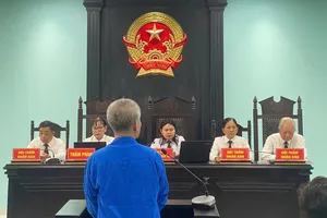Bị cáo Tiêu Chí Tâm (sinh năm 1971, ngụ xã Quách Phẩm, tỉnh Cà Mau) bị TAND tỉnh Cà Mau tuyên 20 năm tù về tội “Hiếp dâm người dưới 16 tuổi”. Ảnh: NGUYỄN THÁI