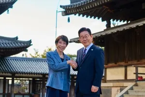 Thủ tướng Nhật Bản Sanae Takaichi và Tổng thống Hàn Quốc Lee Jae Myung trong chuyến thăm tỉnh Nara, Nhật Bản. Ảnh: News1