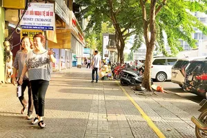 Phó chủ tịch UBND TPHCM Bùi Xuân Cường chủ trì hội nghị. Ảnh: THANH HIỀN