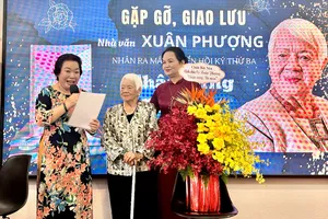 Đạo diễn Xuân Phượng ra mắt hồi ký Chân cứng đá mềm