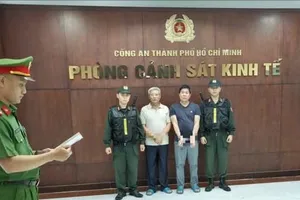 TPHCM: Bắt 2 chủ cơ sở sản xuất, buôn bán thuốc đông dược cấm lưu hành