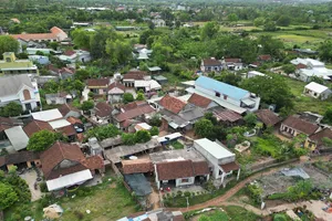 Nhiều nhà dân trong khu vực quy hoạch di tích thành Hoàng Đế