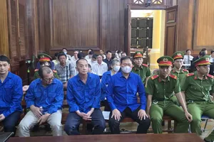 Các bị cáo tại phiên xét xử. Ảnh: LAM NGUYÊN