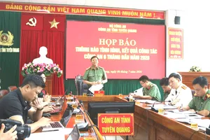 Quang cảnh buổi họp báo. Ảnh: MÙA XUÂN