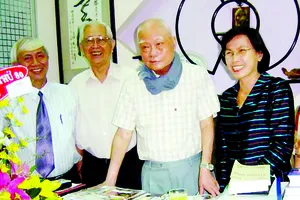 Mừng thọ nhà văn hóa Trần Bạch Đằng 80 tuổi. Ảnh: TƯ LIỆU