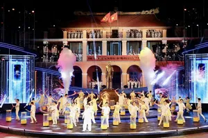 Một chương trình nghệ thuật dân tộc ngoài trời tại TPHCM. Ảnh: DŨNG PHƯƠNG