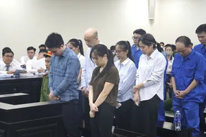 Xét xử 14 bị cáo trong đường dây sản xuất thực phẩm chức năng giả