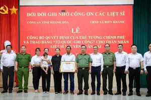 Trao Bằng “Tổ quốc ghi công” đến thân nhân liệt sĩ Nguyễn Xuân Hải